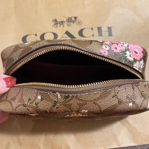 Coach Cosmetic Bag🌸
